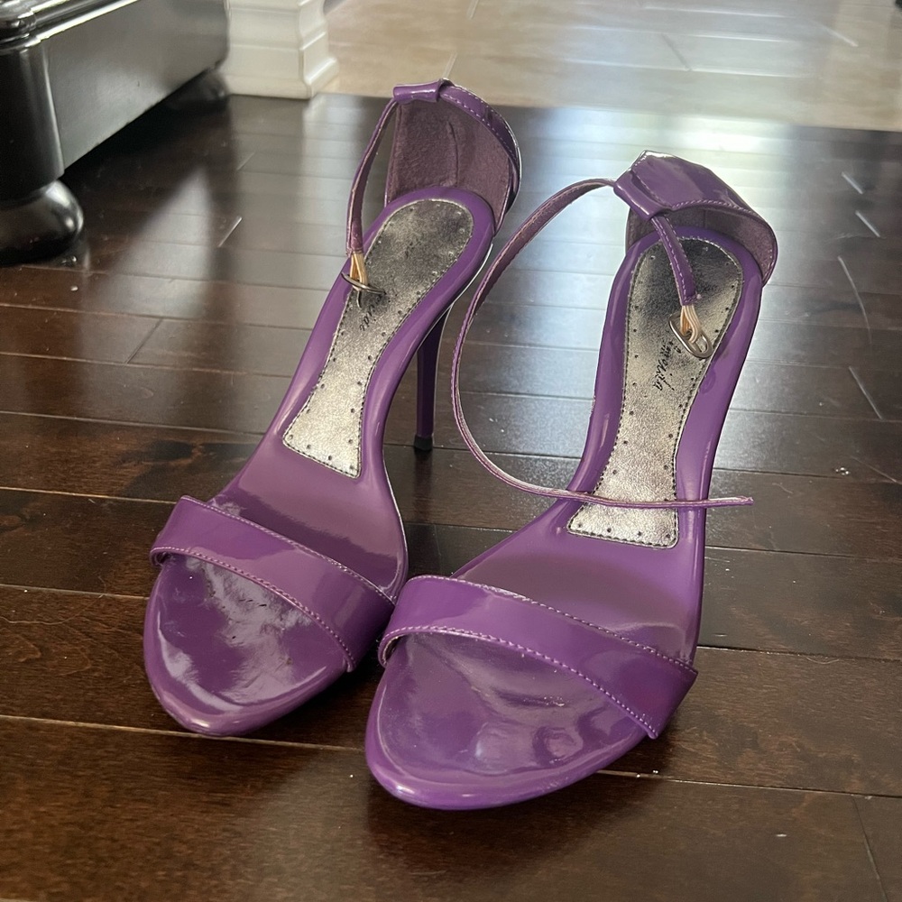 Heels - Picture 1 of 1